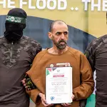 Eli Sharabi quando foi liberto pelo Hamas | Foto: Reprodução/X