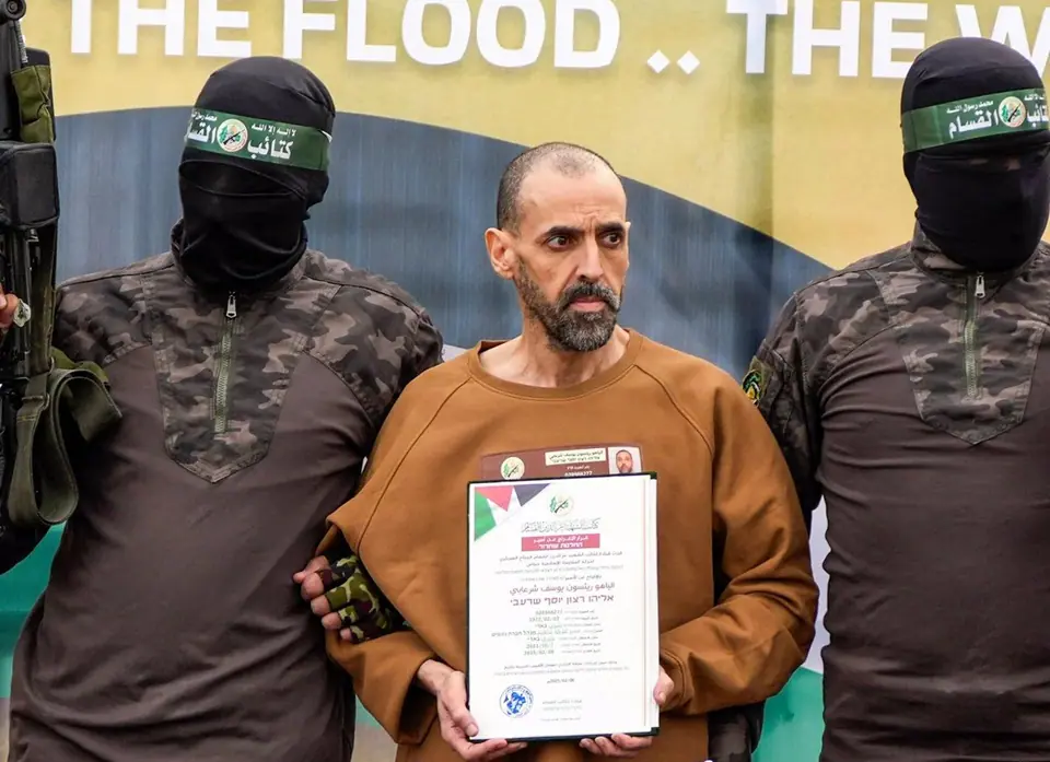 Eli Sharabi quando foi liberto pelo Hamas | Foto: Reprodução/X