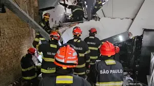 O Corpo de Bombeiros realiza resgate no restaurante do chef Henrique Fogaça | Foto: Reprodução/Corpo de Bombeiros