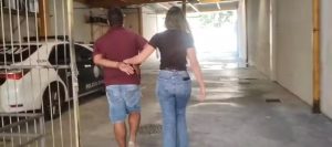 O homem foi conduzido até uma delegacia | Foto: Reprodução/Redes sociais