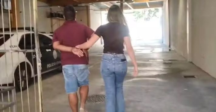 O homem foi conduzido até uma delegacia | Foto: Reprodução/Redes sociais
