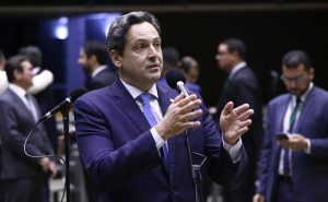 O deputado Luiz Philippe de Orleans e Bragança (PL-SP) criticou o decreto do presidente Lula que mudou regras da ensino especial I Foto: Vinicius Loures/Câmara dos Deputados