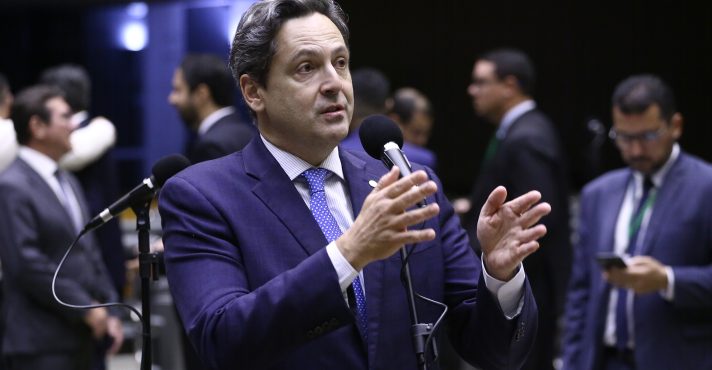 O deputado Luiz Philippe de Orleans e Bragança (PL-SP) criticou o decreto do presidente Lula que mudou regras da ensino especial I Foto: Vinicius Loures/Câmara dos Deputados
