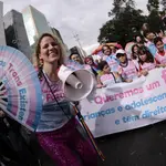 cfm médico ong criança trans