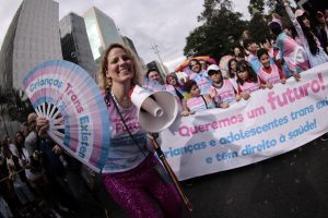 cfm médico ong criança trans