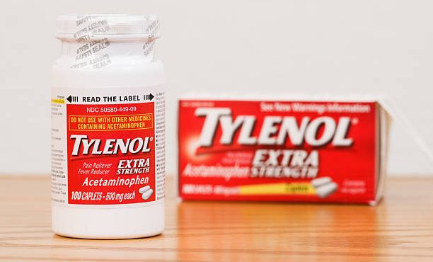 Frasco de Tylenol | Foto: Reprodução/iStock