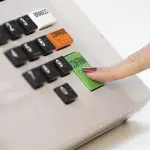 modelo de urna eletrônica - eleições suplementares - direita x esquerda