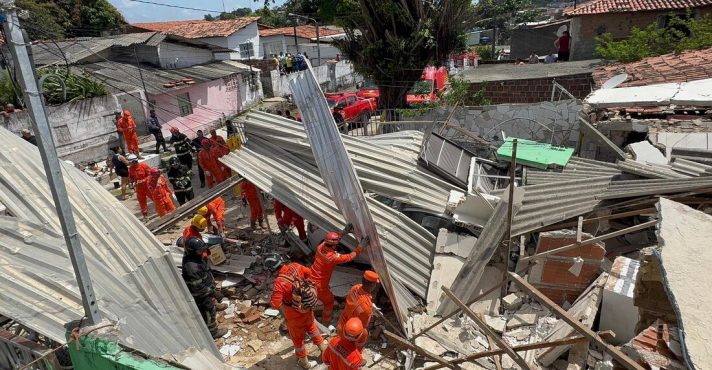 Desabamento de imóvel em Olinda (PE) | Foto: Divulgação/Corpo de Bombeiros