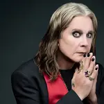 A última autobiografia de Ozzy Osbourne detalha sua luta com problemas de sáude no fim da vida | Foto: Divulgação/Ross Halfin