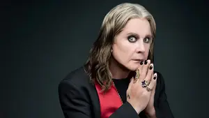 A última autobiografia de Ozzy Osbourne detalha sua luta com problemas de sáude no fim da vida | Foto: Divulgação/Ross Halfin