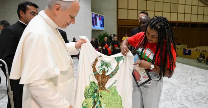 Papa Leão XIV recebe MST no Vaticano