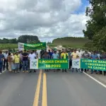 Os manifestantes afirmaram que o bloqueio da rodovia foi parcial, com liberação do trânsito a cada 10 minutos | Foto: Reprodução