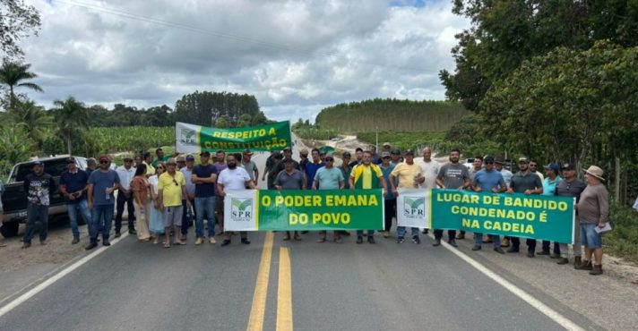 Os manifestantes afirmaram que o bloqueio da rodovia foi parcial, com liberação do trânsito a cada 10 minutos | Foto: Reprodução