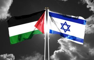 Fim de guerra: bandeira da Palestina (à esquerda) ao lado da bandeira de Israel | Foto: Andy Liu/Shutterstock