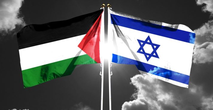 Fim de guerra: bandeira da Palestina (à esquerda) ao lado da bandeira de Israel | Foto: Andy Liu/Shutterstock