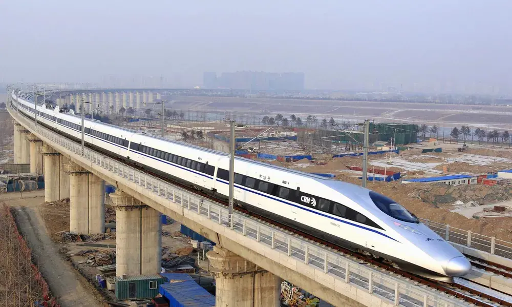 Um trem de alta velocidade em Pequim, na China | Foto: Reprodução/Xinhua