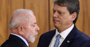 O presidente Luiz Inácio Lula da Silva e o governador de São Paulo, Tarcísio de Freitas | Foto: Marcelo Camargo/Agência Brasil