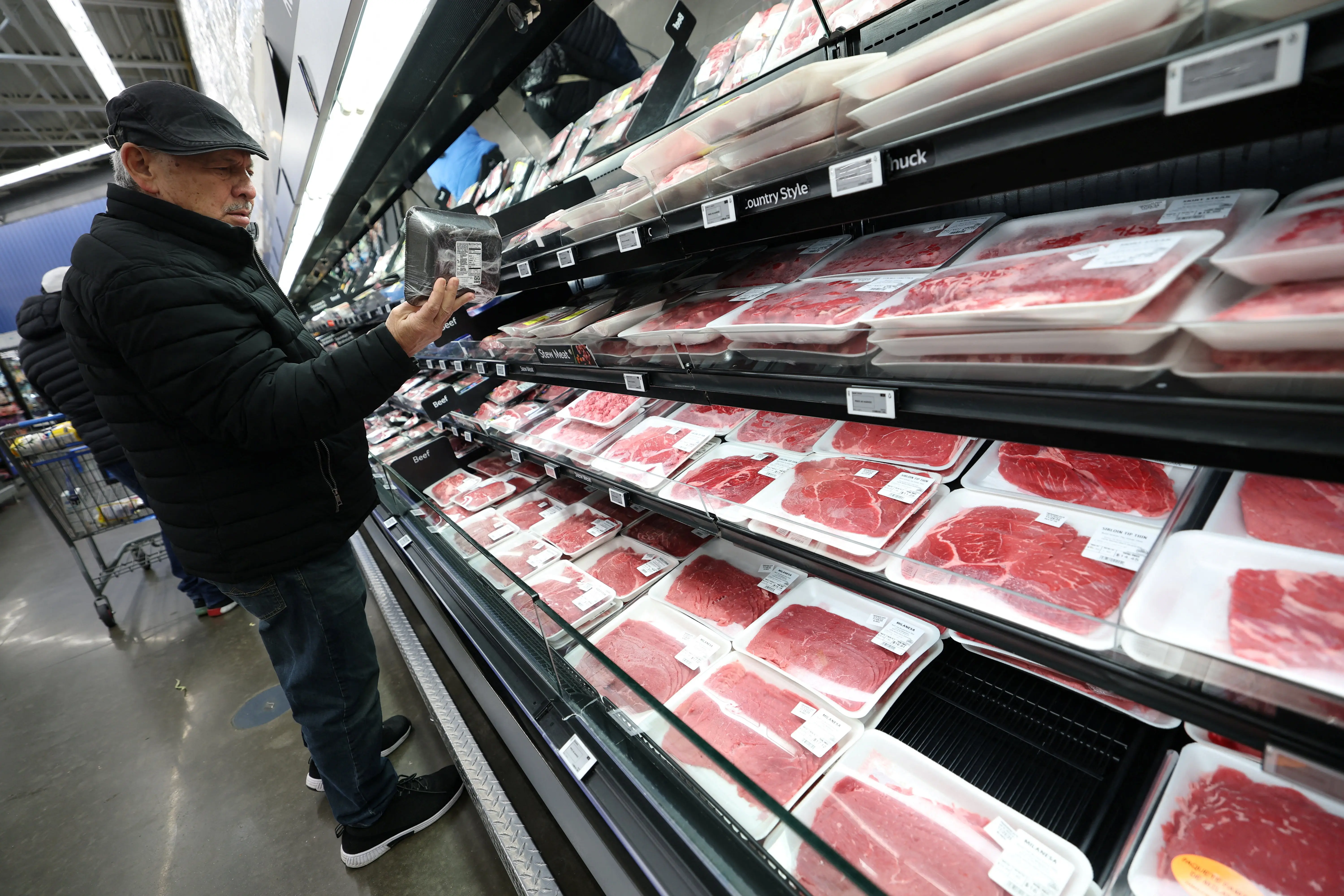 Supermercado nos Estados Unidos, carne mais cara após o tarifaço | FOTO: REUTERS/Mike Segar