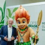 Presidente da República, Luiz Inácio Lula da Silva, durante encontro com o Curupira, mascote da COP30