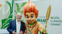 Presidente da República, Luiz Inácio Lula da Silva, durante encontro com o Curupira, mascote da COP30