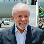 Lula durante chegada a Johannesburgo