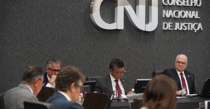 marco buzzi; Sessão no CNJ