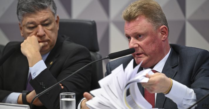 O contador Mauro Palombo Concílio durante depoimento na CPMI do INSS | Foto: Saulo Cruz/Agência Senado