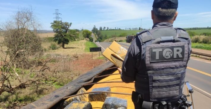 A Polícia Militar Rodoviária realizava a Operação Consciência Negra 2025, junto da Polícia Federal, quando abordaram um caminhão com placas do Mato Grosso do Sul | Foto: Divulgação/SSP