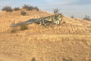 Parte dos destroços do avião turco que caiu em região montanhosa | Foto: Reprodução/Twitter/X