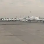 Aviões congestionam pista do Aeroporto Internacional de Newark Liberty | Foto: Reprodução/Twitter/X