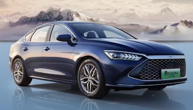 Ao longo de 2025, a BYD já ultrapassou a marca de 210 mil carros elétricos e híbridos plug-in recolhidos para reparos | Foto: Divulgação/BYD