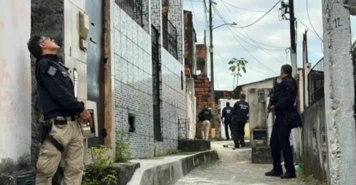O Comando Vermelho invadiu várias comunidades de Salvador, na Bahia | Foto: Divulgação/PCBA