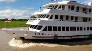 Barco-hotel que acomoda Lula em Belém, durante a COP30