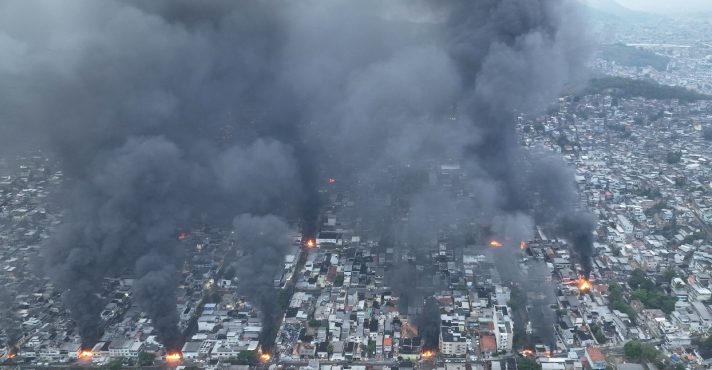 Barricadas em chamas no Rio de Janeiro
