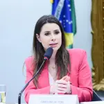 Para Carol De Toni, a prisão de Bolsonaro é uma ordem política travestida de jurídica | Foto: Billy Boss/Câmara dos Deputados