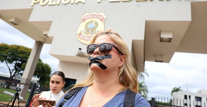 Manifestante durante protesto contra prisão da Bolsonaro | Foto: Valter Campanato/Agência Brasi