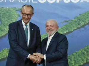 Lula da Silva (d) e o chanceler da Alemanha, Friedrich Merz | Foto: Tânia Rêgo/Agência Brasil