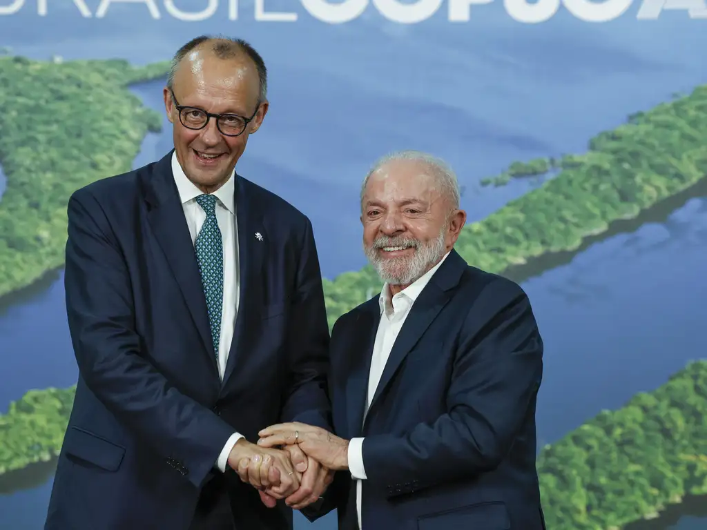 Lula da Silva (d) e o chanceler da Alemanha, Friedrich Merz | Foto: Tânia Rêgo/Agência Brasil