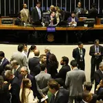 Parlamentares durante votação nesta terça-feira, 4, na Câmara dos Deputados | Foto: Lula Marques/Agência Brasil