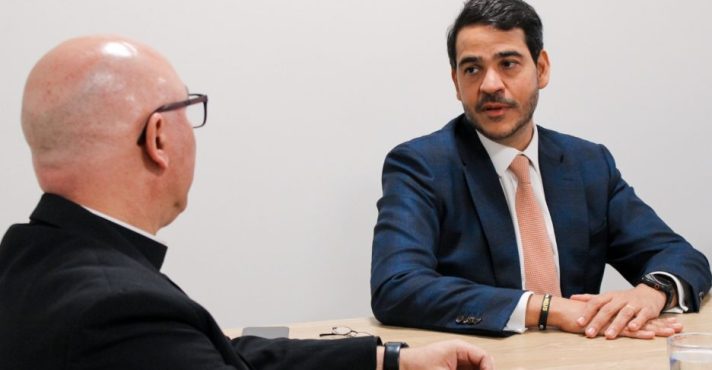 Jorge Messias em reunião com a CNBB