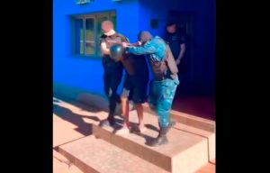 Policiais de fronteira, que atuavam à paisana, notaram o comportamento incomum do trio suspeito de integrar o Comando Vermelho | Foto: Reprodução/Redes sociais