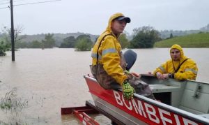 Agentes do Corpo de Bombeiros de Santa Catarina: estado de alerta | Foto: Divulgação/CBMSC