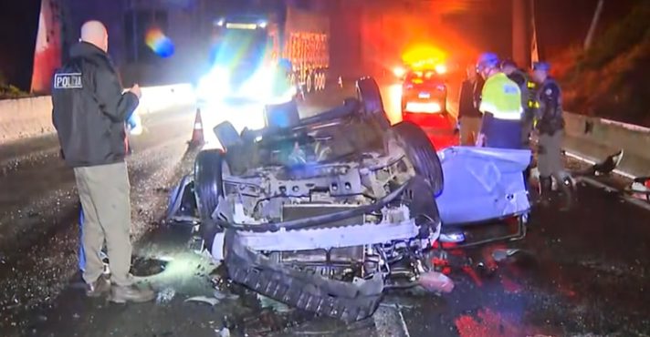 Destroços do carro, que caiu de altura de 10 metros e matou 4 jovens em SP