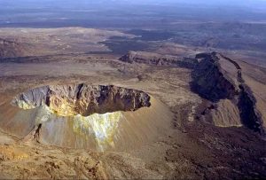 O vulcão Hayli Gubbi registra a sua primeira erupção, segundo registros históricos de aproximadamente 12 mil anos | Foto: Reprodução/X