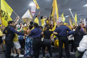 Indígenas, quilombolas e representantes de movimentos sociais invadem a blue zone da COP30 em Belém, no Pará - 11/11/2025