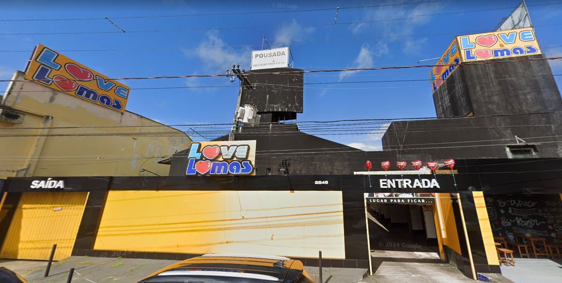 Fachada da pousada Love Lomas, em Belém