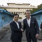 Coreia do Norte lança foguetes antes de visita dos EUA à fronteira