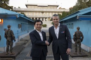 Coreia do Norte lança foguetes antes de visita dos EUA à fronteira
