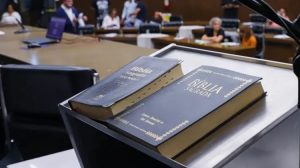 Florianópolis aprova uso voluntário da Bíblia como material de apoio