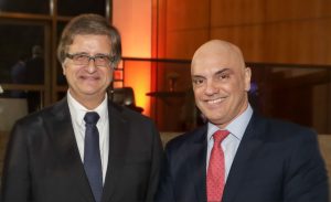 Gonet e Moraes, em jantar de homenagem ao procurador por assumir o cargo de PGR, em 18/12/2023 | Foto: Divulgação/ANPR